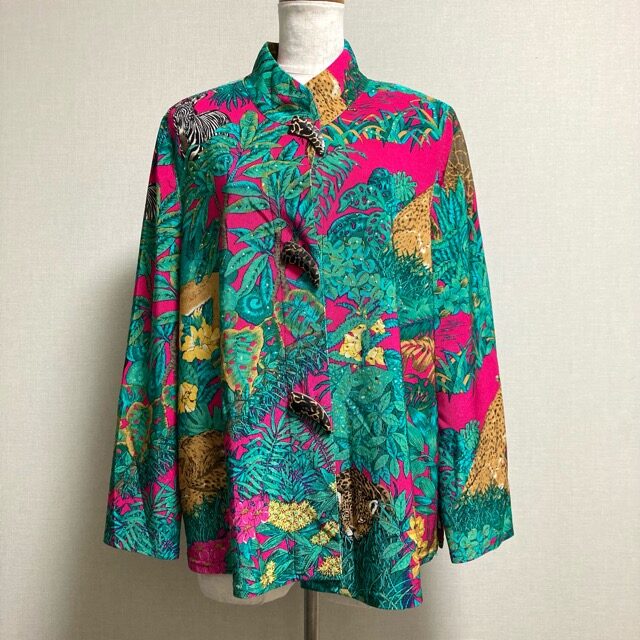 伊太利屋のカーディガンを買取しました！色使いの華やかさに元気を貰える