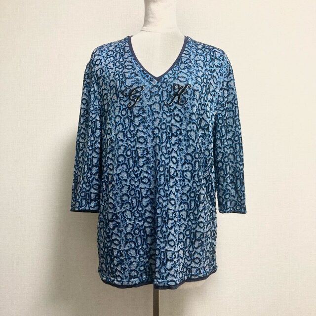 伊太利屋のニットを買取しました！青とシルバーの異色の組み合わせがいい