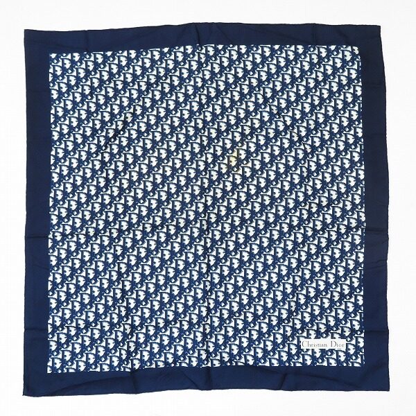 ハンカチ代わりにも持てる クリスチャンディオールのスカーフを買取しました