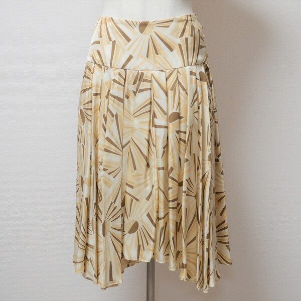 人気ブランド ロエベのスカートを買取させていただきました