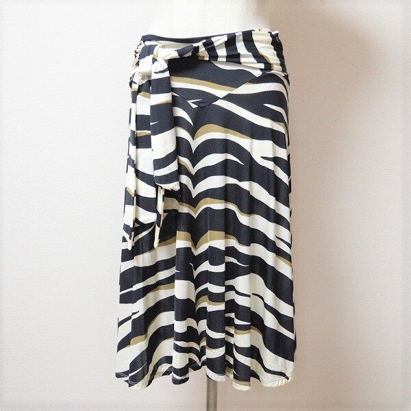 おしゃれさもあるゼブラ柄｜ヴァレンティノのスカートを買取しました
