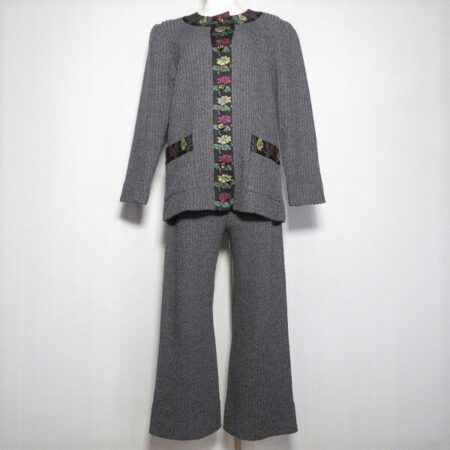 斉藤都世子のパンツスーツを出張買取ご利用のお客様より買取しました