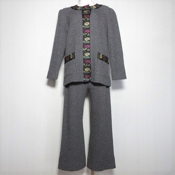 斉藤都世子のパンツスーツを出張買取ご利用のお客様より買取しました