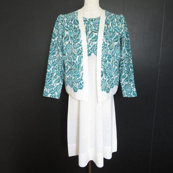 白と緑の組み合わせが美しい 斉藤都世子のワンピーススーツを買取しました