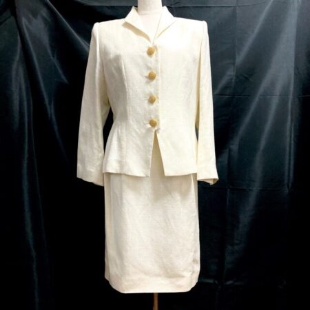 【イヴサンローラン】スカートスーツを買取しました！