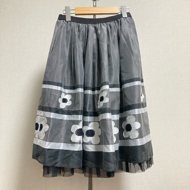 メルヘンなお花が可愛い エムズグレイシーのスカートを買取しました