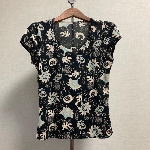 新鮮な柄がかっこいい ヒロココシノのカットソーを買取しました