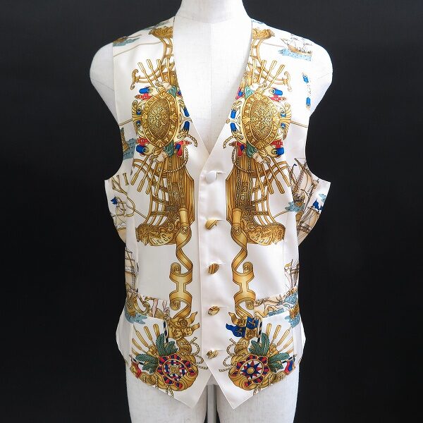 明るさも感じられる エルメスのベストを買取しました