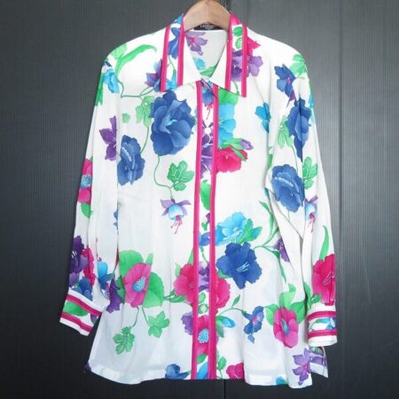 白色に咲くお花がなんとも高貴 レオナールのシャツを買取しました