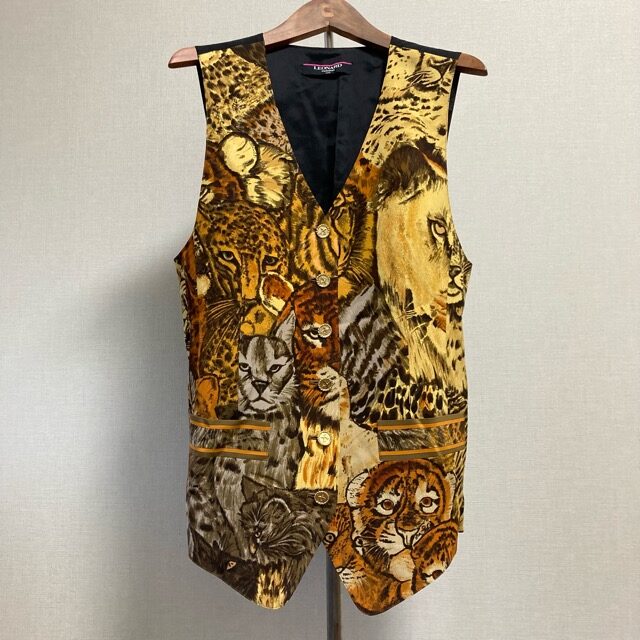 レオナールのベストを買取しました！ガツンとした強さを感じる