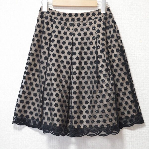 エムズグレイシーのスカートを買取しました！花柄刺繍がカッコ可愛い
