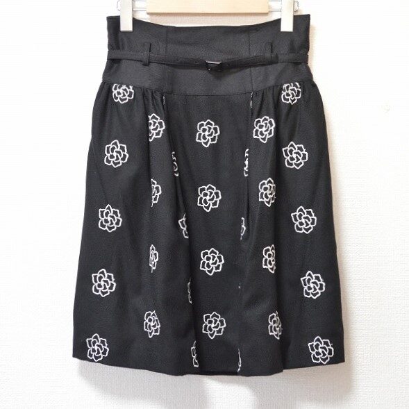 ポップな花柄刺繍が特徴 エムズグレイシーのスカートを買取しました