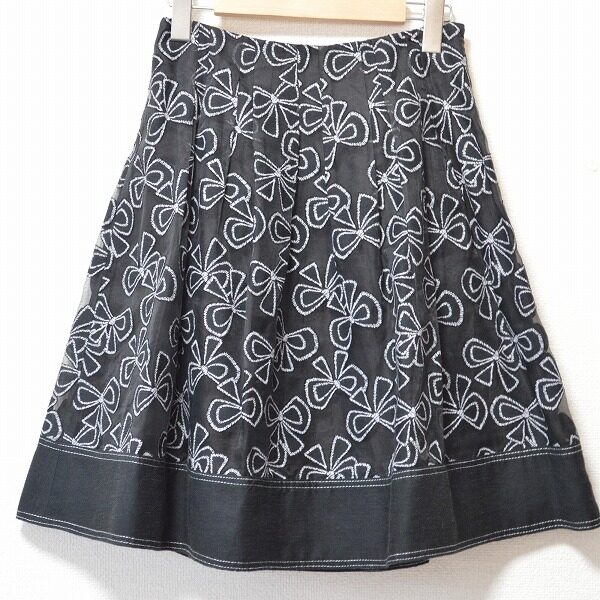 心落ち着くリボン柄がレア エムズグレイシーのスカートを買取しました