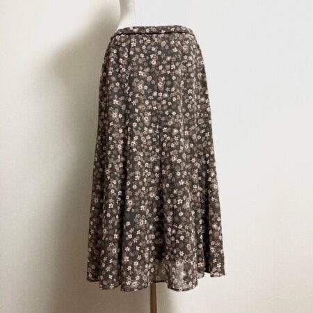 レリアンのスカートを買取しました｜細やかなお花にうっとり