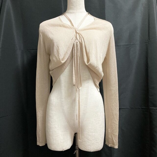 セクシーな雰囲気も嫌味なく出せる シズカコムロのカーディガンを買取しました