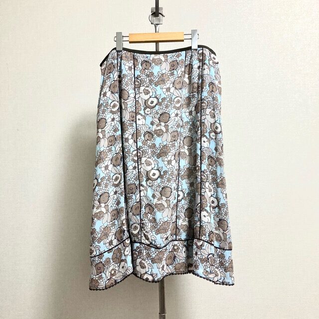 柔らかい柄に気持ちも安まる レリアンのスカートを買取しました