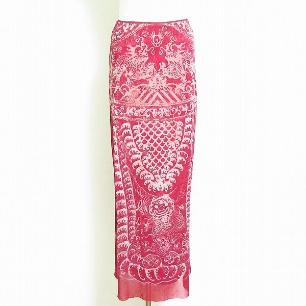 綺麗ながらも迫力のある赤！ヴィヴィアンタムのスカートを買取しました