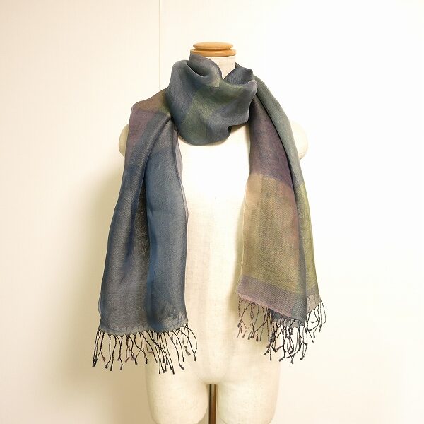 青と紫のハーモニーがよい ヨーガンレールのストールを買取しました