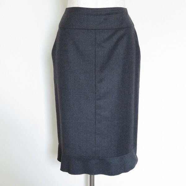 適度なグレーが美しい シャネルのスカートを買取しました