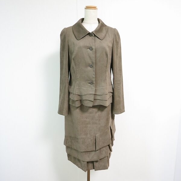 ご婦人から人気、ユキトリイのスーツを買取いたしました