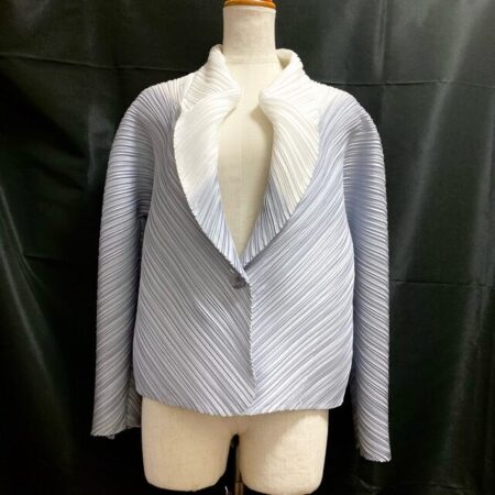 ついつい見とれるデザイン イッセイミヤケのジャケットを買取しました