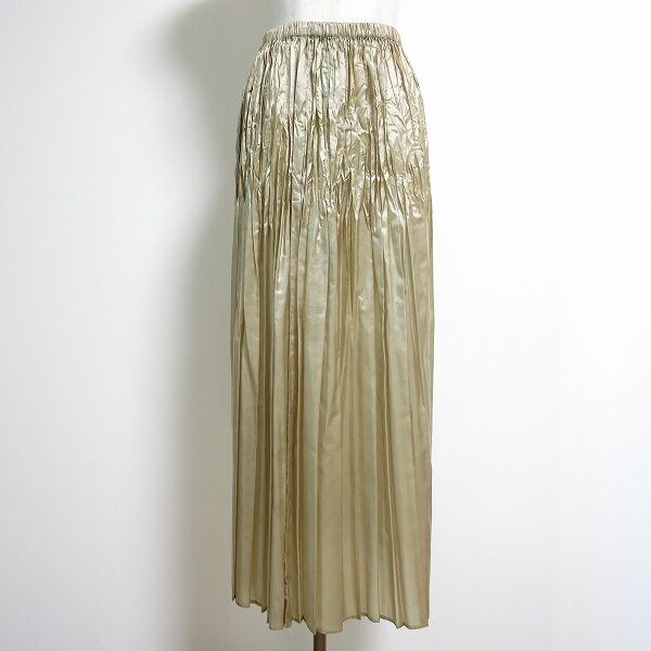明るいゴールドで華やか 楽しい印象を ヒロコビスのスカートを買取しました