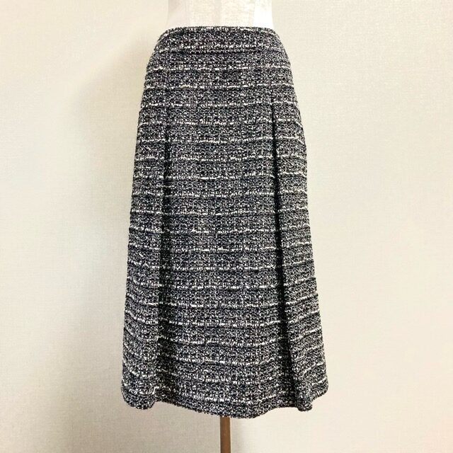 ダークなツイードに魅了 ヒロコビスのスカートを買取しました