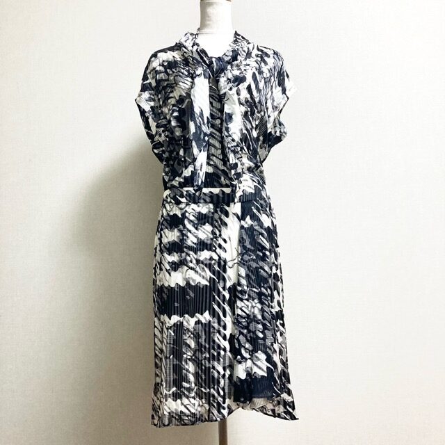 シルク×ノースリーブ×リボンタイのバランスがいい エスカーダのセットアップを買取しました