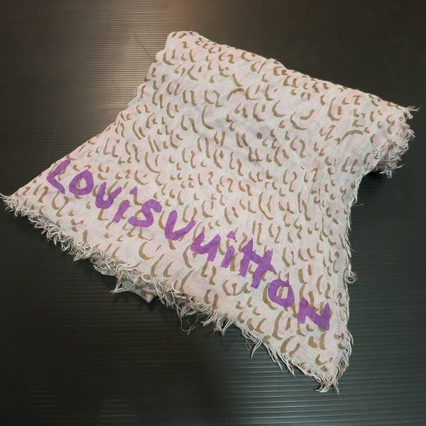 紫文字が可愛い ルイヴィトンのストールを買取しました