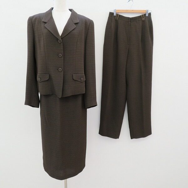インポートロッサのスカートスーツを買取しました！カーキ色が珍しい