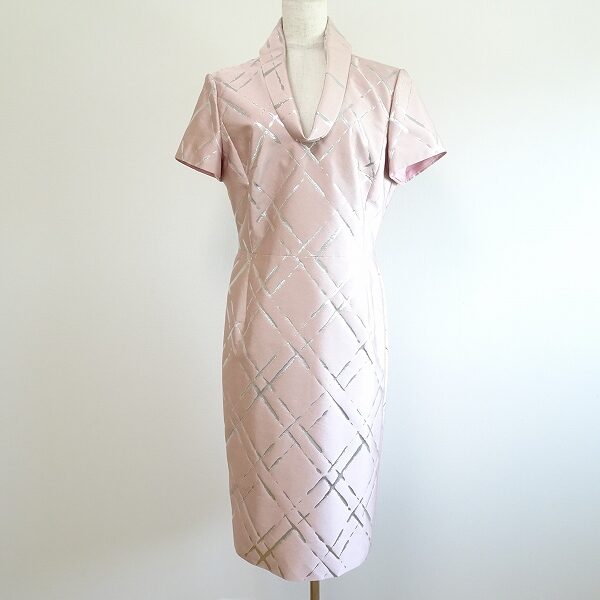 しなやかなラインにうっとりする エスカーダのワンピースを買取しました