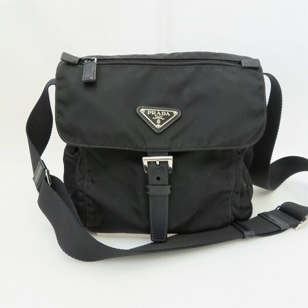 ユニセックスで持つにも最適 プラダのショルダーバッグを買取しました