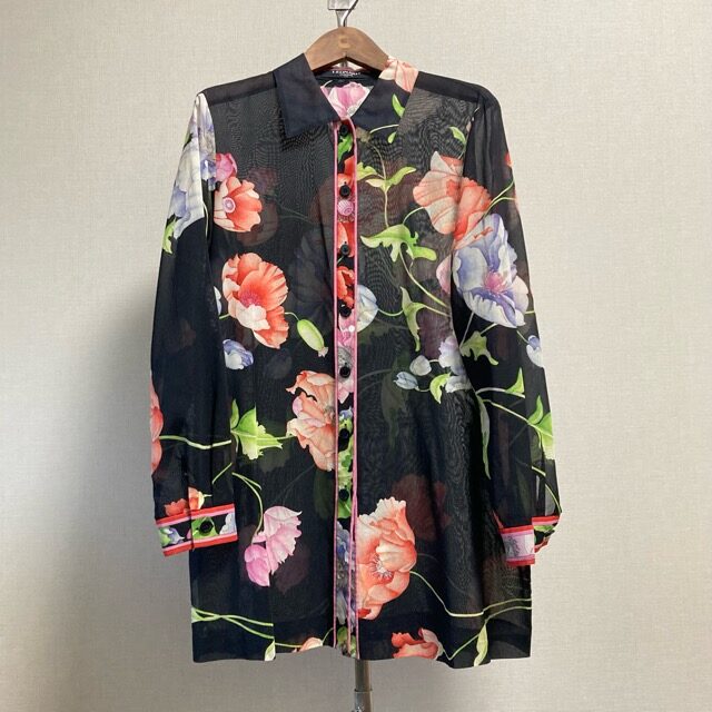 豪快な花柄に引き込まれそう レオナールのブラウスを買取しました