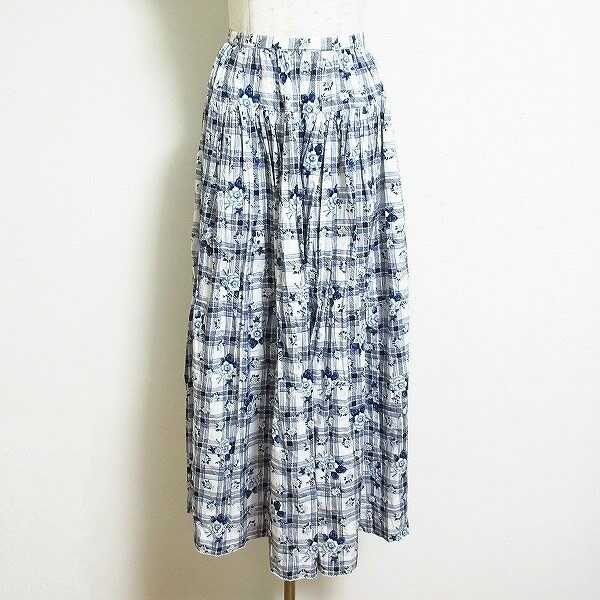 白×青の花柄が清らか ワンダフルワールドのスカートを買取しました