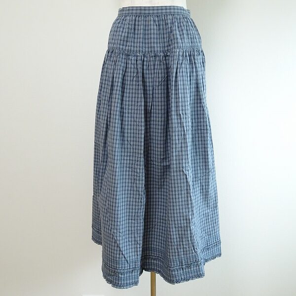 カネコイサオのスカートを買取しました！青系チェックが綺麗
