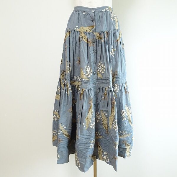 花柄が優雅 カネコイサオのスカートを買取しました