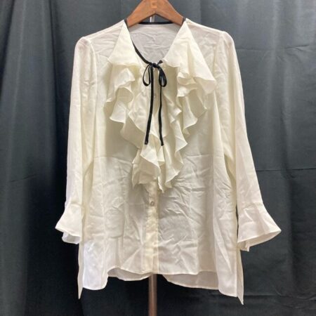 大きいフリルに見とれる ユキコハナイのブラウスを買取しました