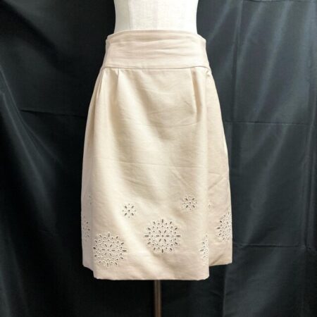 ベージュ×カットワークが可愛い フォクシーのスカートを買取しました