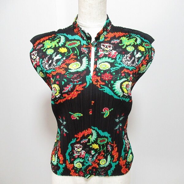 ポップでシックな柄が素敵 プリーツプリーズのカットソーを買取しました