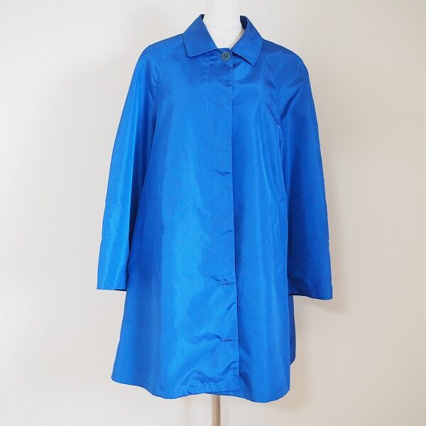 綺麗なブルーに癒される ヘルノのコートを買取しました!