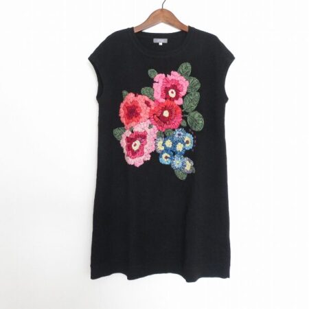 ブーケのような刺繍が綺麗 トクコのチュニックを買取しました