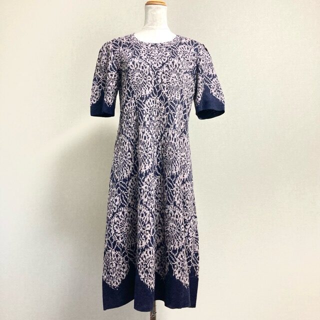 斉藤都世子のワンピースを買取しました!紺とピンクの相性が良い