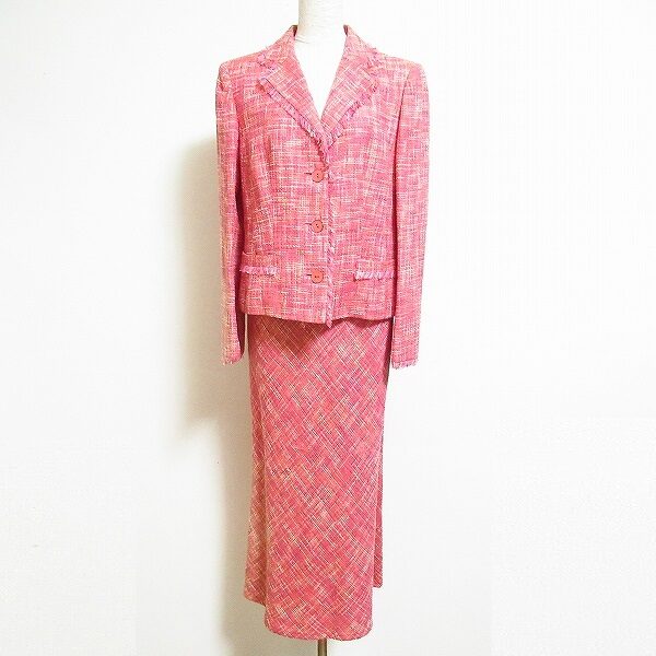 明るいピンクでできる女性に！ユキコハナイのセットアップを買取しました