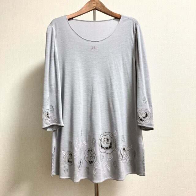 バラ刺繍で可愛さアップ 伊太利屋のチュニックを買取しました