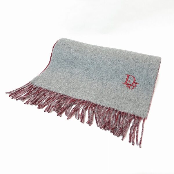 グレーと赤のバランスが綺麗 クリスチャンディオールのマフラーを買取しました