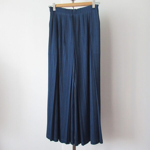 ワイドなデザインがよりよい プリーツプリーズのパンツを買取しました