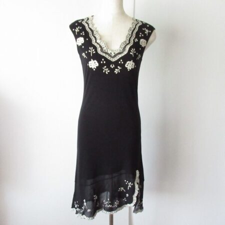 ヴィヴィアンタムのワンピースを買取しました！カットワーク×刺繍が涼しい