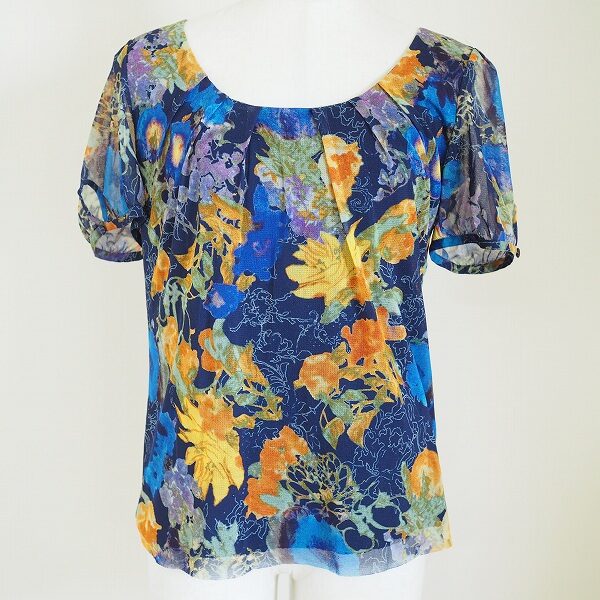 芸術的なお花が美しい ヴィヴィアンタムのブラウスを買取しました
