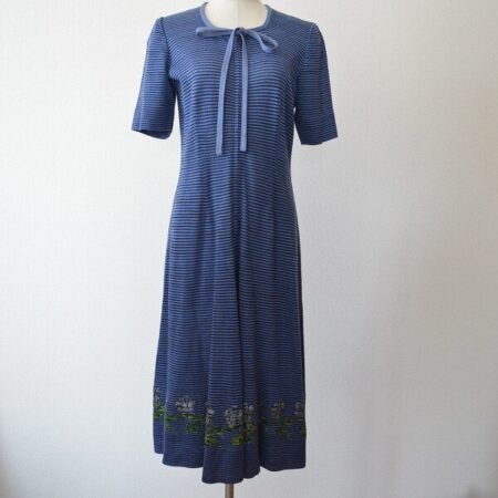 青の冷静さと可愛いリボンがマッチ！斉藤都世子のワンピースを買取しました