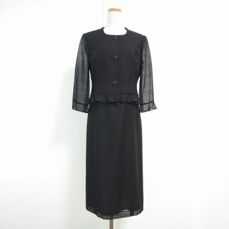 シースルーで軽く上品をアピール アクアスキュータムのワンピースを買取しました